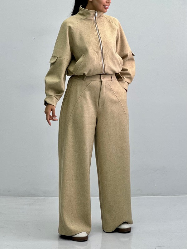 Wool set with high collar and zipper