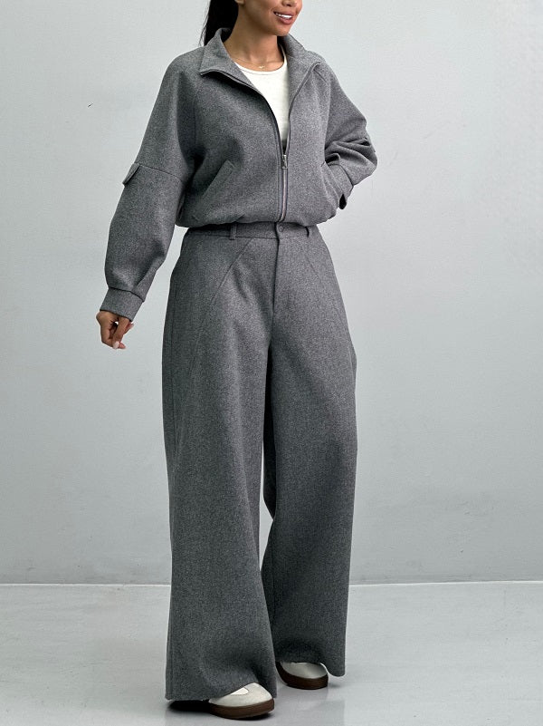Wool set with high collar and zipper