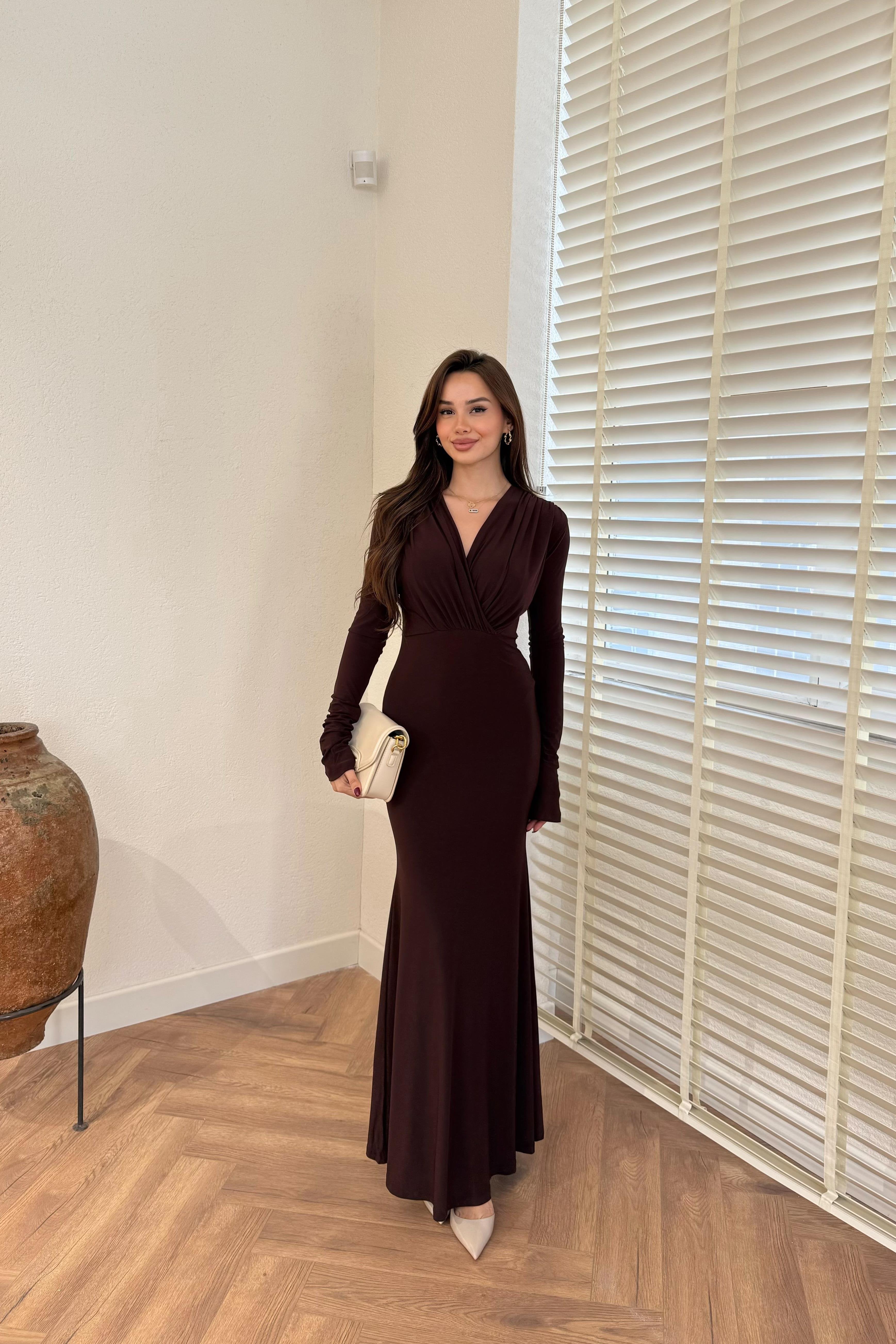 V-Neck Fishtail Dress - BLACK