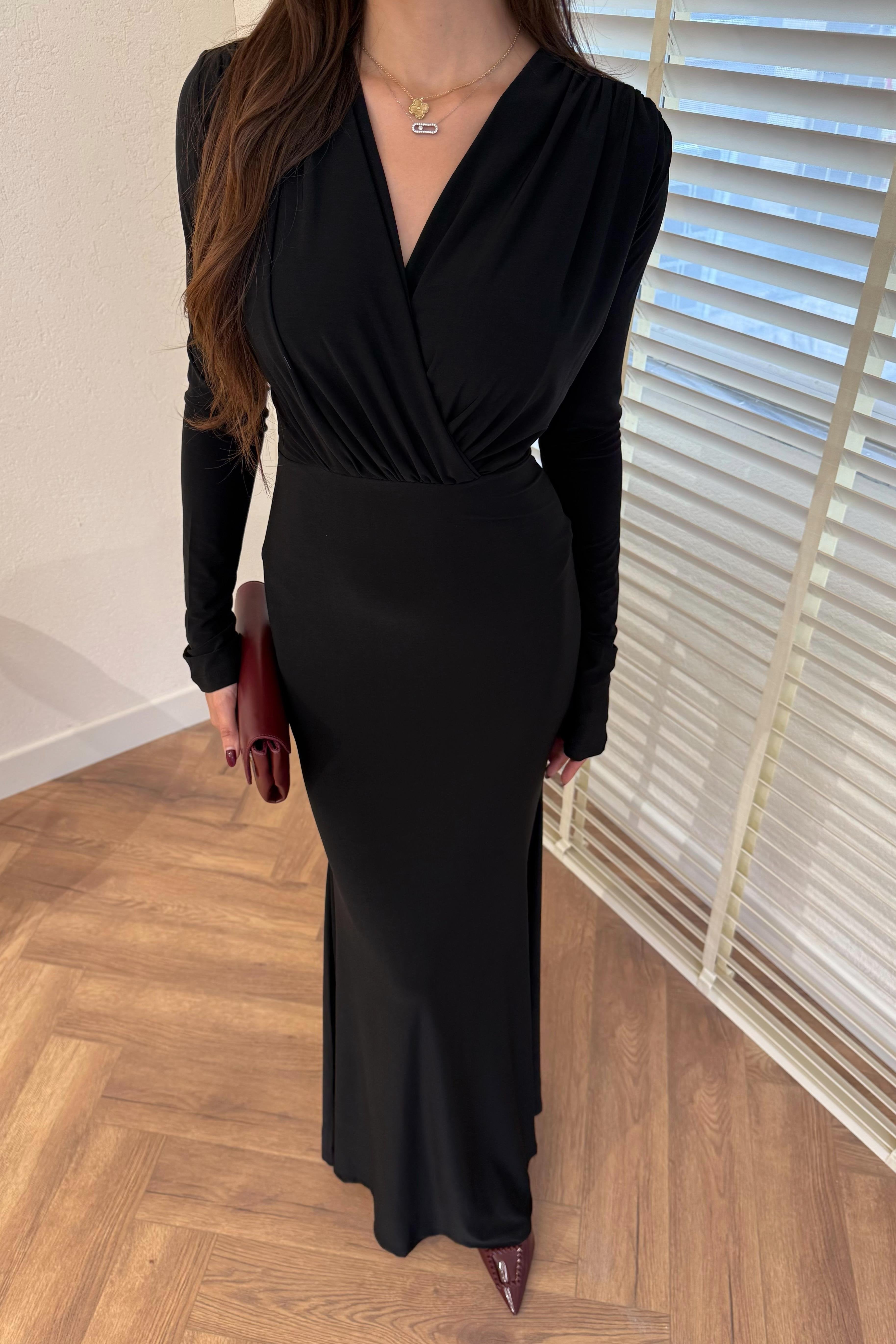 V-Neck Fishtail Dress - BLACK