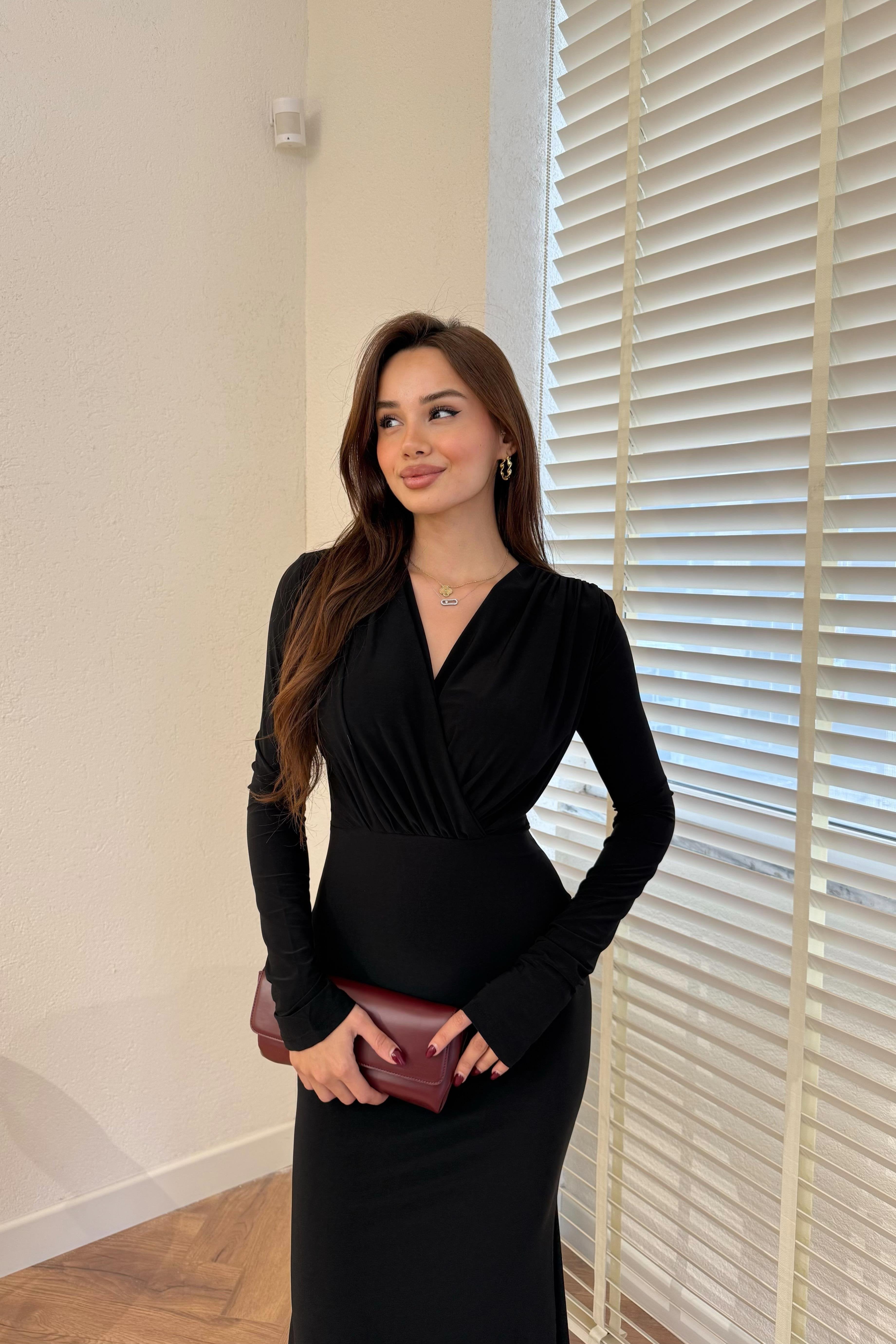 V-Neck Fishtail Dress - BLACK